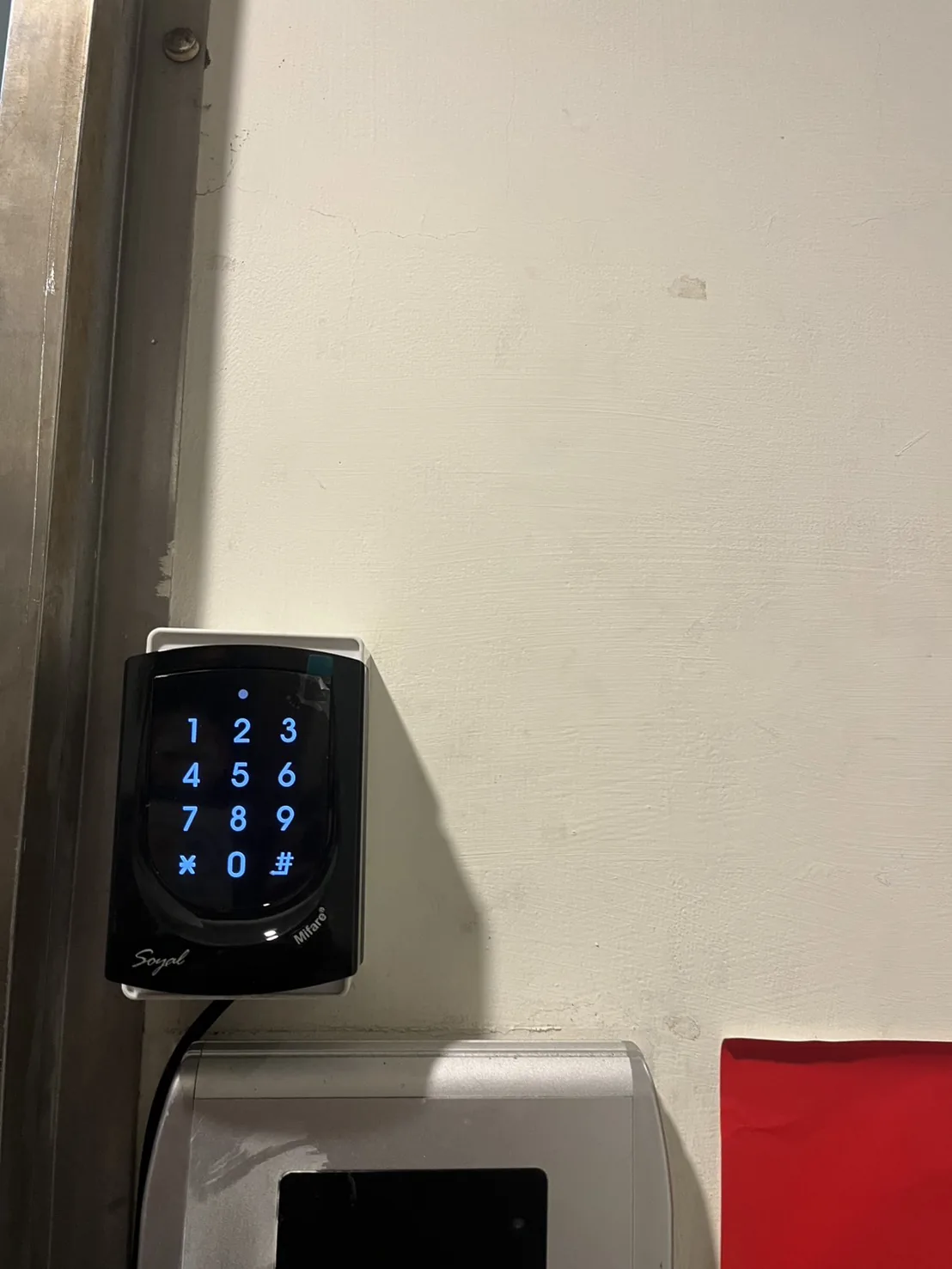 蘆竹公寓牆面安裝數字鍵盤感應讀卡機