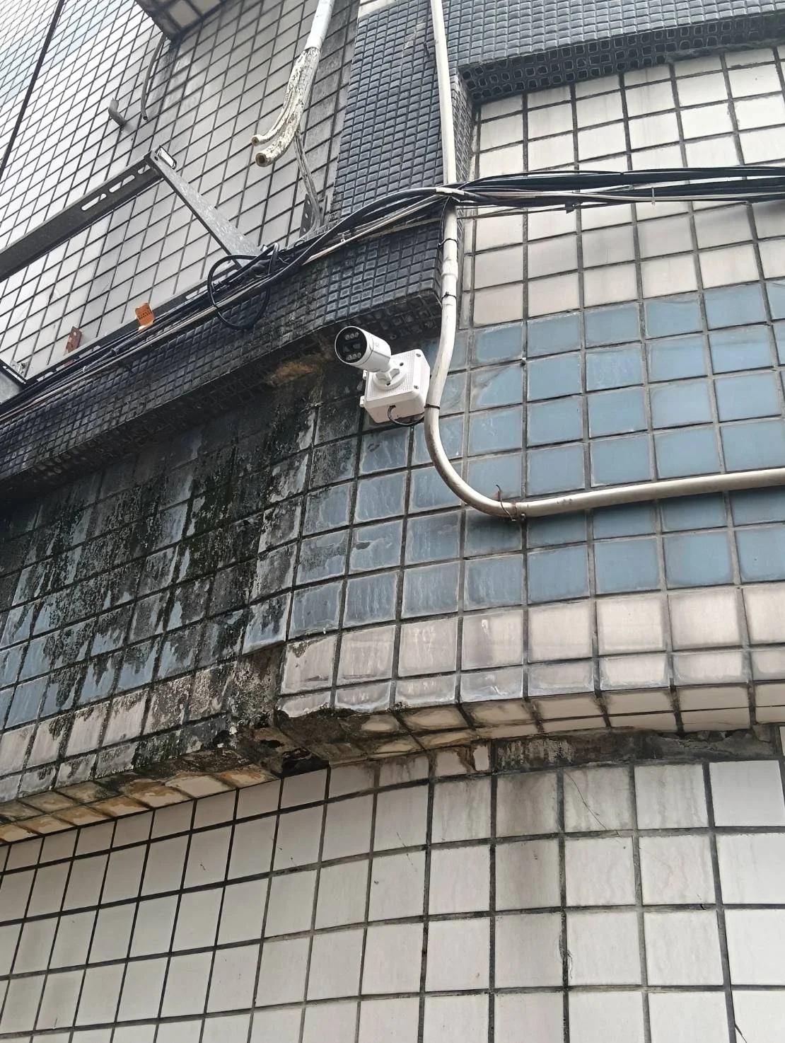 中和商辦社區外牆監視器與接線盒